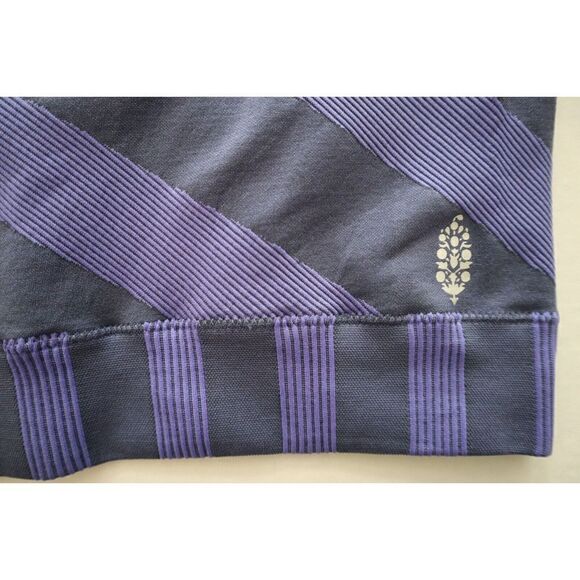 Free People Movement Women's Sz M/L Purple Striped Cross Back Sports Bra - Picture 3 of 4